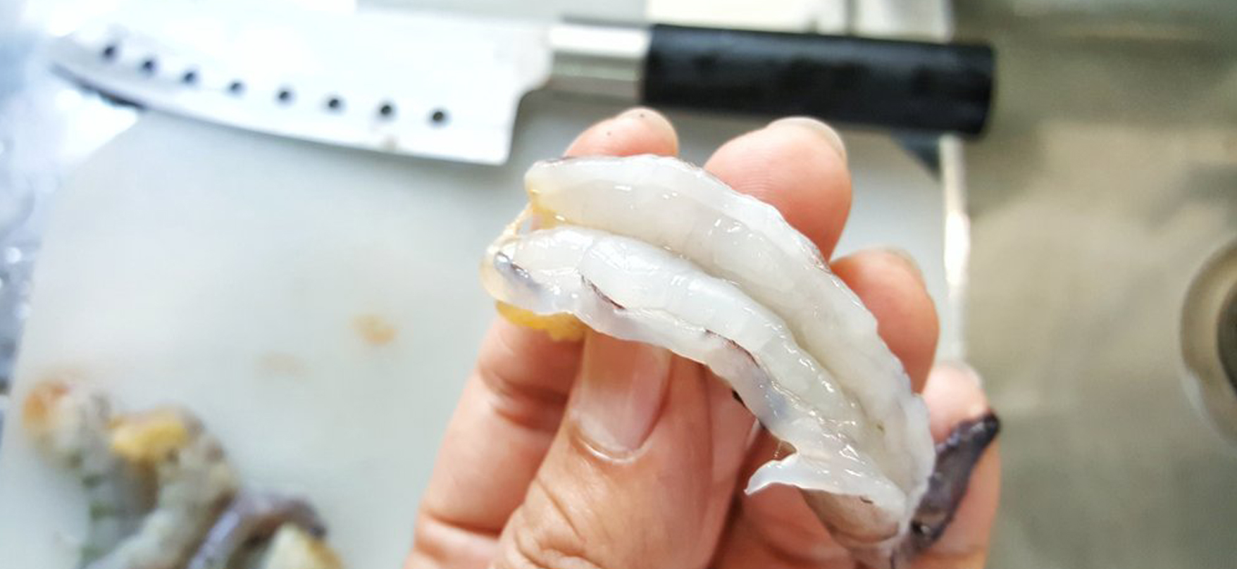 HOW TO PEEL AND DEVEIN SHRIMP